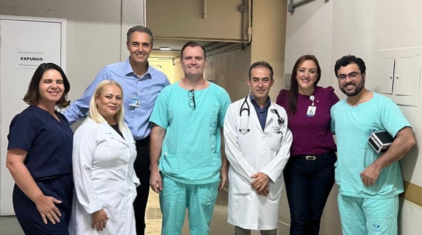Parte da equipe médica e administrativa do Hospital Vaz Monteiro